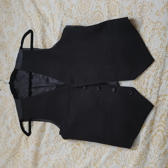 Black vest - Picture 1 of 4